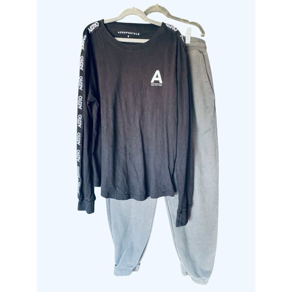 Bundle Aeropostale Black Graphic T-Shirt & Hollister Mens Baggy Sweatpants Small